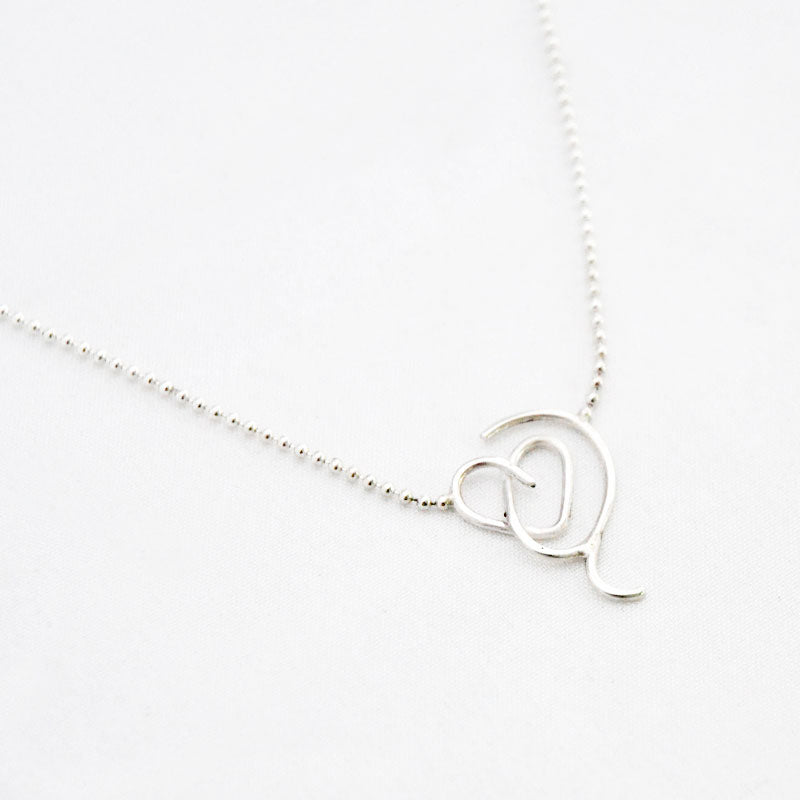 Zilveren ketting Q hart