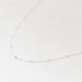 Ketting balletjes verspreid