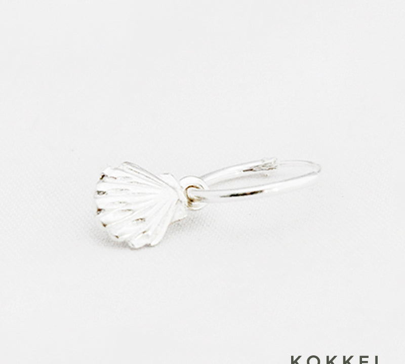 Oorbellen creolen bedel schelp/ veer