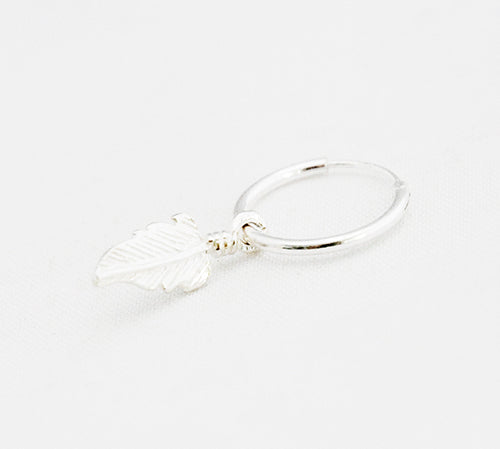 Oorbellen creolen bedel schelp/ veer