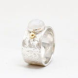 Ring edelsteen relief