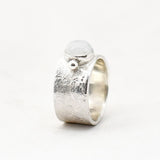 Ring edelsteen relief