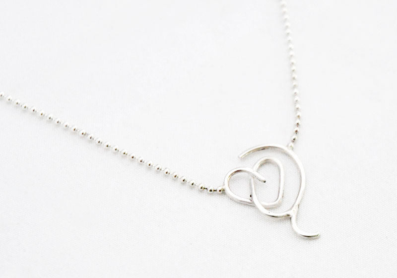 Zilveren ketting Q hart