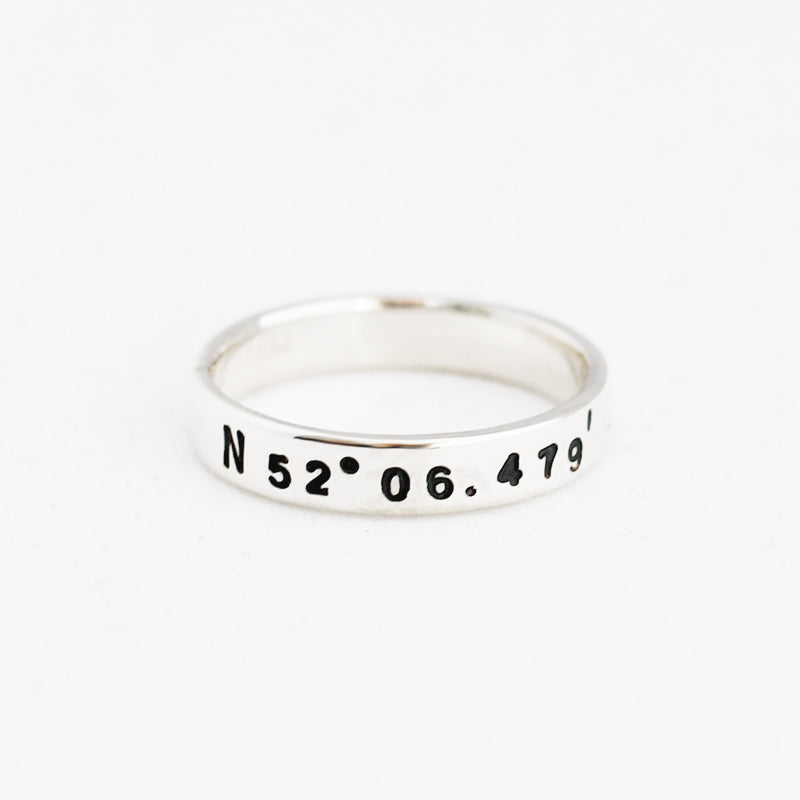 zilveren ring met coördinaten