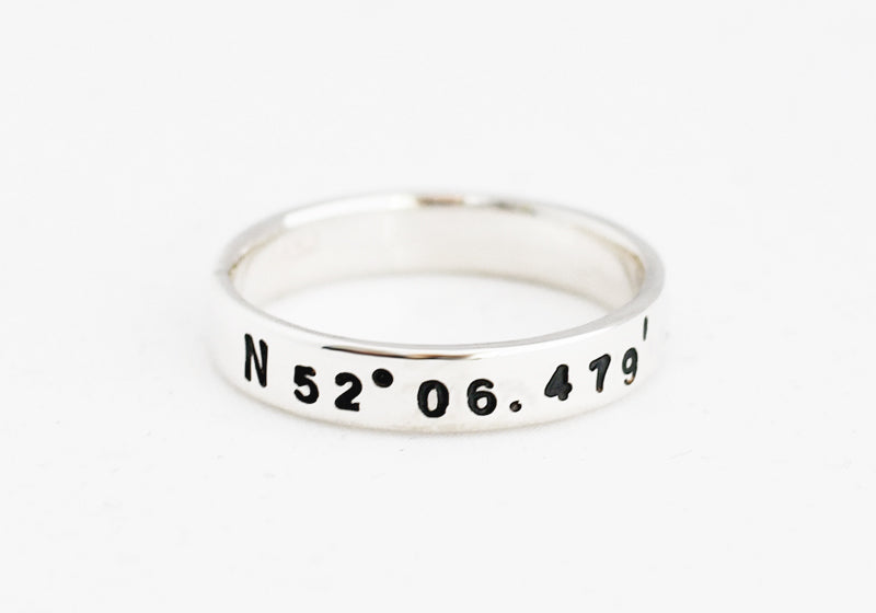 zilveren ring met coördinaten